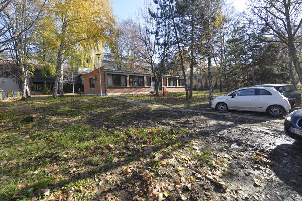 ФОН зида још једну зграду